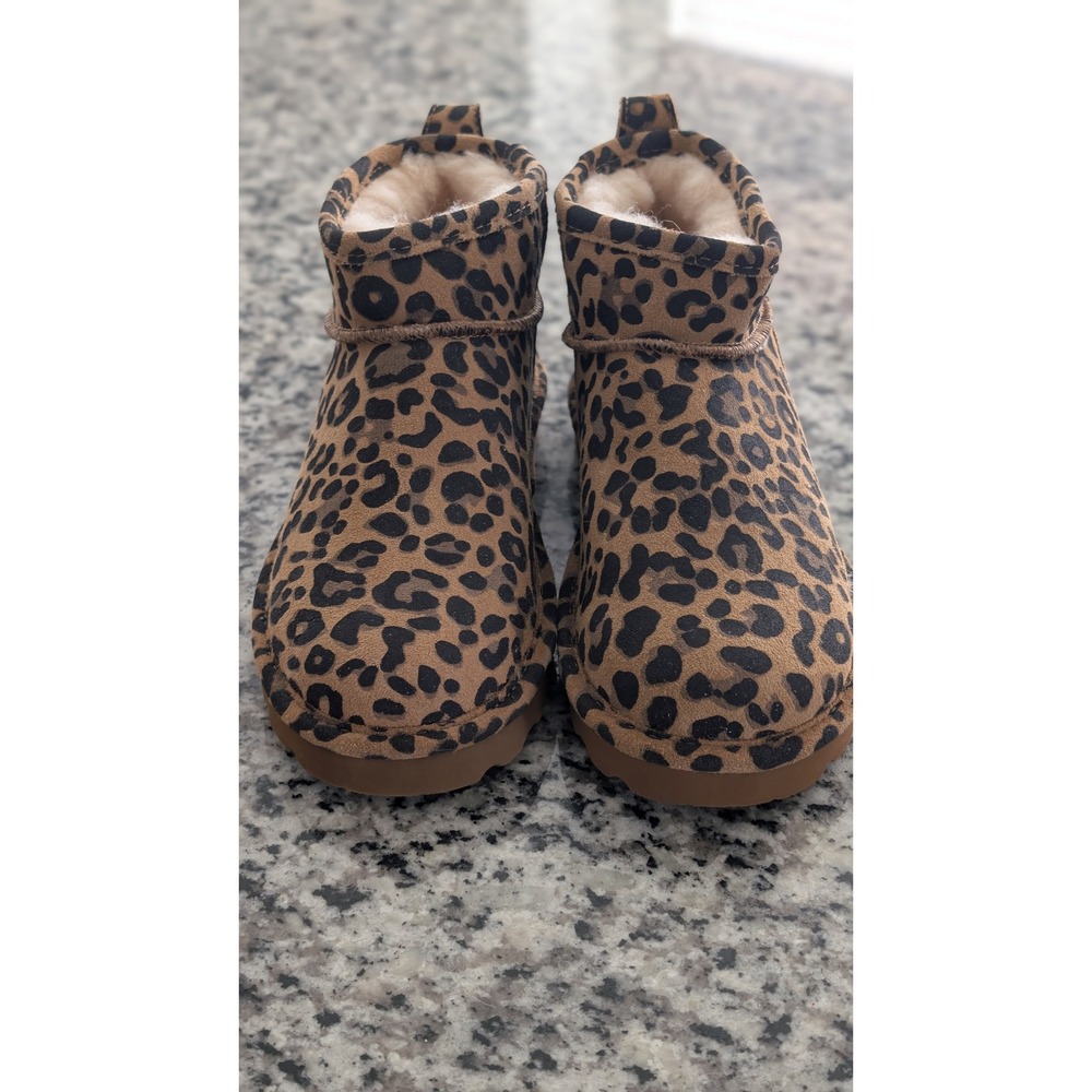 BearPaw Shorty Exotic, Women Size 9